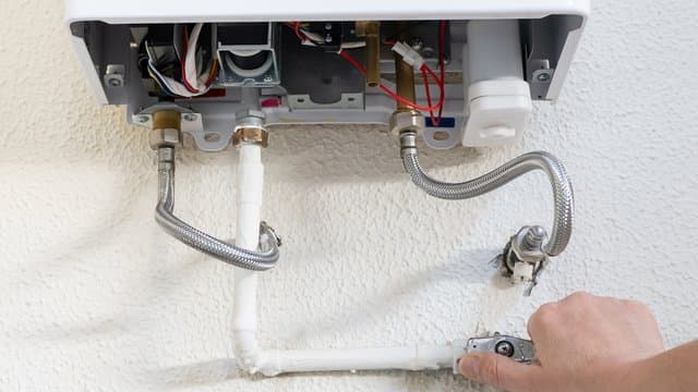 Equipo de G.D.M. dando servicio a clientes de industria, hogar y sector sanitario en España